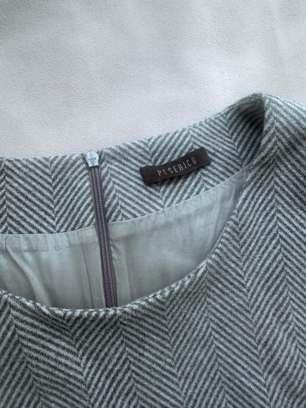 Peserico Gray Herringbone Sheath Dress Made in Italy Size 42 / US 6 - Picture 6 of 6